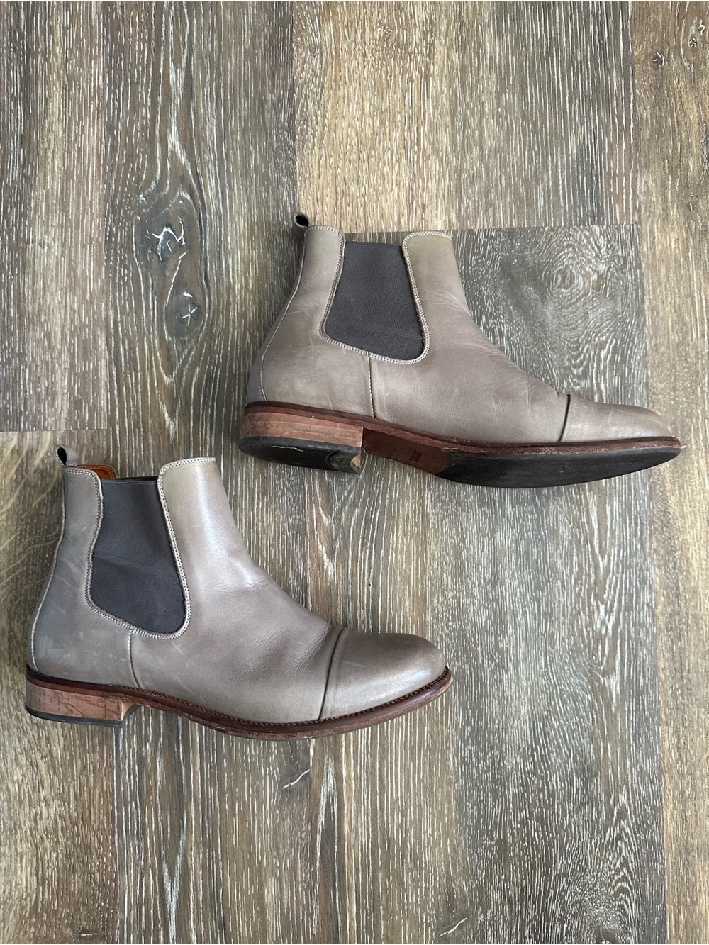 Ten Points Chelsea Boots